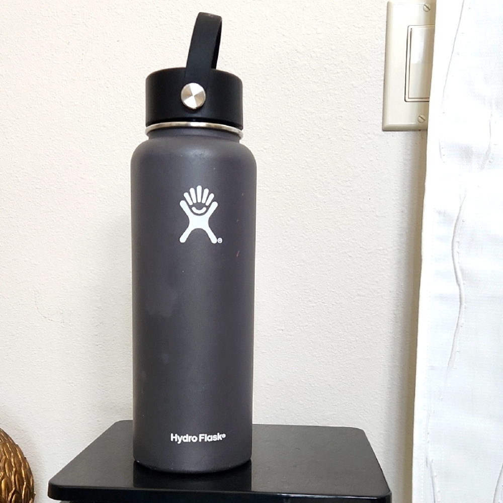 40 Oz Hydro Flask Dark Gray